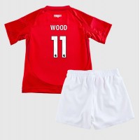 Nottingham Forest Chris Wood #11 Replika babykläder Hemmaställ Barn 2024-25 Kortärmad (+ korta byxor)